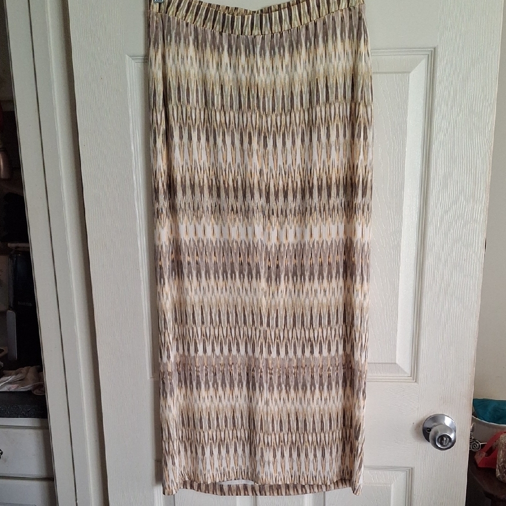 Elegant Cream and Brown Patterned Skirt